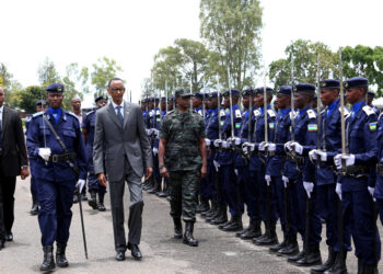 Abapolisi 2282 bazamuwe mu ntera abandi 261 bashyirwa mu kiruhuko cy’izabukuru.