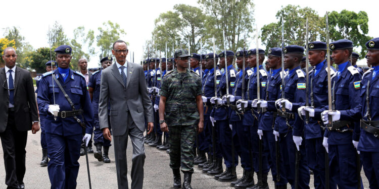 Abapolisi 2282 bazamuwe mu ntera  abandi 261 bashyirwa mu kiruhuko cy’izabukuru.