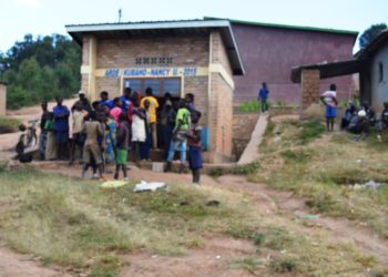Muhanga: Imyumvire irihasi mu bituma abasigajwe inyuma n’amateka batirinda COVID-19