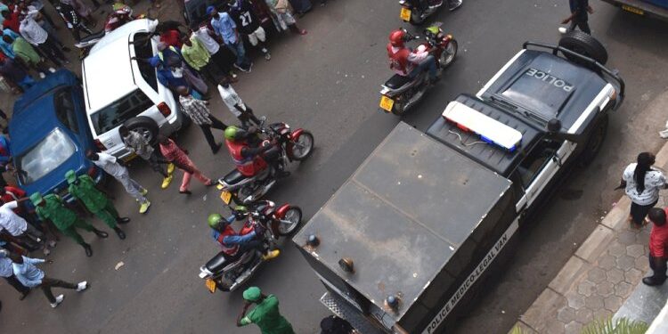 Kigali:Umusore yagiye gukora isuku ku igorofa arahanuka