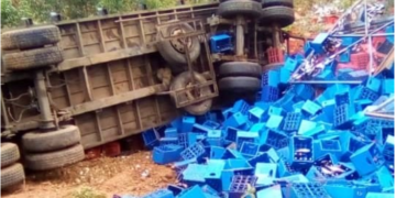 Rwamagana:imodoka ya Blarirwa yakoze impanuka babiri barakomereka,hangirika ibinyobwa byinshi