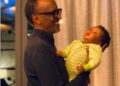 Perezida wa Repubulika y’u Rwanda Paul  Kagame yagaragaje akanyamuneza ateruye umwuzukuru we.