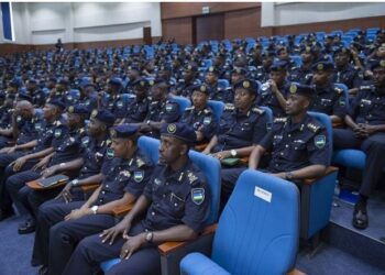 Sobanukirwa uko amapeti y’abapolisi mu Rwanda arutanwa n’imishahara yabo