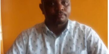 Umwanditsi w’ikinamico Karoli Lwanga yatangaje ko Kivamvari ahiga abandi bakinnyi yamenye