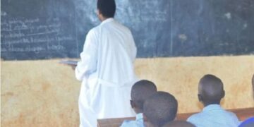 Abarimu bagera 1566 bamaze igihe mu kazi nta byangombwa bagira