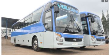 Ingendo z’imodoka rusange zihuza umujyi wa Kigali n’izindi Ntara zihagaze gute nyuma yo kongera gukomorerwa.