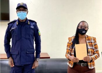 Umuturage wari wataye amafaranga agatorwa n’umupolisi yayasubijwe