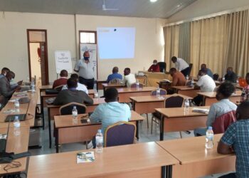 Abanyamakuru bakomeje kongererwa ubumenyi Ku mikoreshereze ya Telefoni mu itangazamakuru