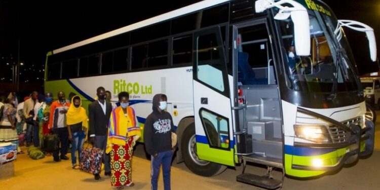 COVID-19: Polisi yacuye abo mu ntara  mu gicuku