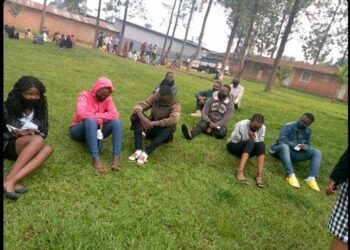 Nyagatare:Hagiye kongerwa ubukangurambaga bwo kwirinda Covid 19  muri kaminuza i Nyagatare. V/Mayor Murekatete Juliet.