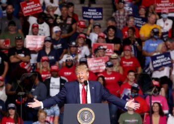 Trump yashinjwe kunyereza inkunga y’amafaranga yahawe mu kwiyamamaza