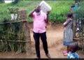 Nyarugenge : Umuturage Karangwa Thomas yubakiye umuturage mugenzi we utaragiraga aho akinga umusaya