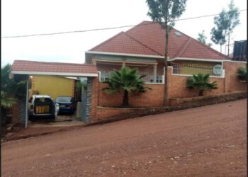 Tunga inzu yawe udahenzwe kandi uture heza, dore inyubako igurishwa(0782511443)