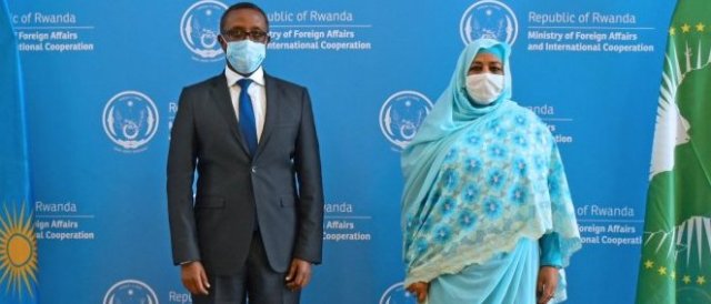 Komiseri wa AU na Minisitiri Biruta baganiriye ku mpunzi,ubuzima