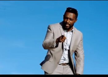 USA: Umuhanzi jimmy Muyumbu uzwi nka Jimmy Ntare uririmba indirimbo zihimbaza imana, yamaze kubadabagiza mu mashusho y’indirimbo Isabato.