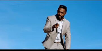 USA: Umuhanzi jimmy Muyumbu uzwi nka Jimmy Ntare uririmba indirimbo zihimbaza imana, yamaze kubadabagiza mu mashusho y’indirimbo Isabato.