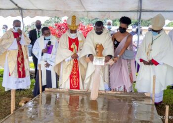 Uko umuhango wo gushyingura mu cyubahiro Padiri Rugirangoga Ubald wagenze