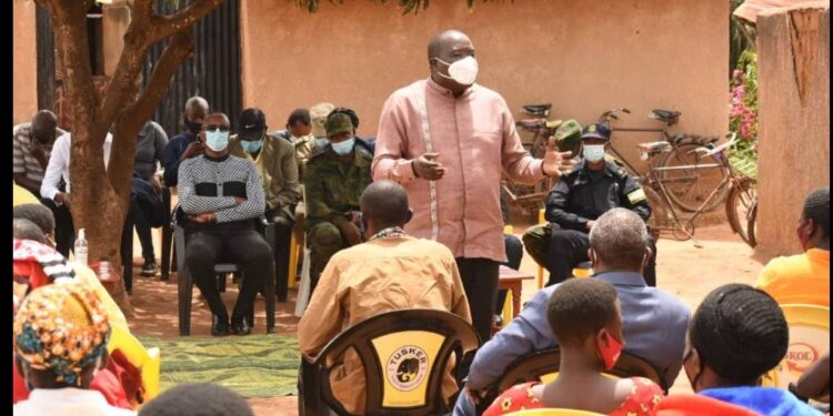 Minisitiri Gatabazi yamaze impungenge abaturiye Ikibuga cy’Indege cya Bugesera basaba ingurane aho kubakirwa