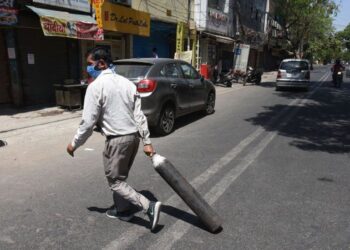 India Covid-19 : patients struggle at home, hospitals full