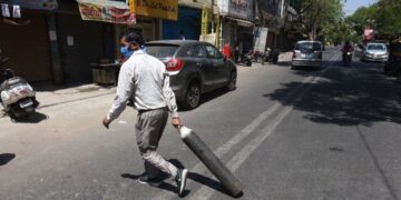 India Covid-19 : patients struggle at home, hospitals full