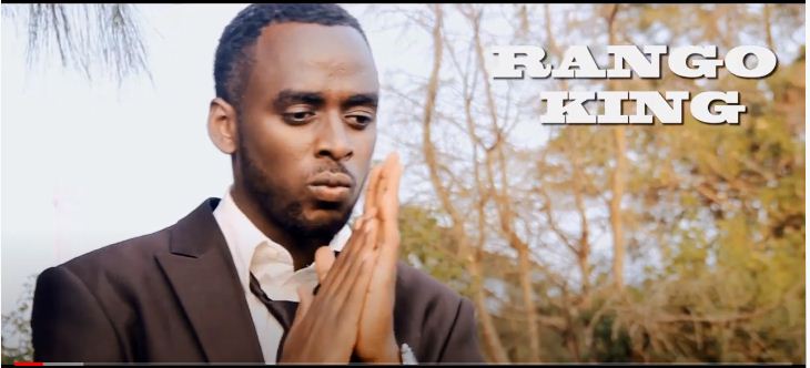 Umuhanzi Rango King uzwi cyane mu ndirimbo zo kwibuka yanejejwe n’ijambo rya Perezida Emmanuel Macron w’ubufaransa kuko risubiza indirimbo yahimbye yitwa Musabe Imbabazi