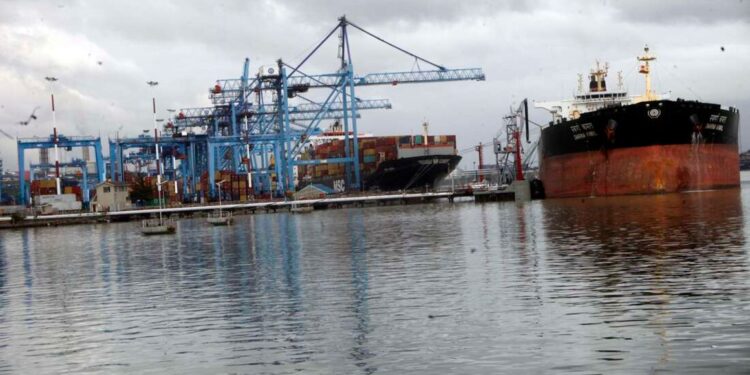 Kenya to pay oil marketing firms to  maintain  fuel prices