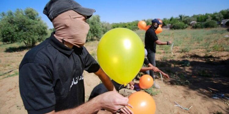 Israel yarashe muri Gaza nyuma y’uko havuye ibipurizo bitera inkongi