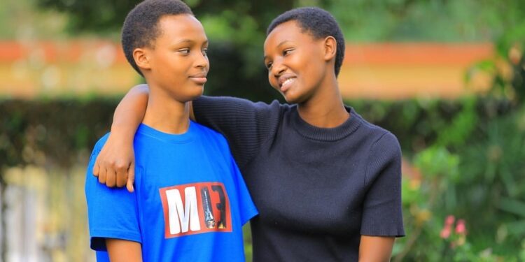 Umwuka mubi hagati y’Umunyamakuru M Irénée n’umubyeyi wa Vestine na Dorcas