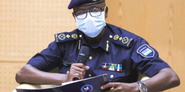 Polisi iraburira abajya mu tubari bakarenga ku mabwiriza yo kwirinda #COVID19