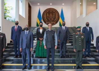 Perezida Kagame yakiriye indahiro z’abayobozi bakuru batanu