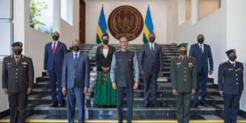 Perezida Kagame yakiriye indahiro z’abayobozi bakuru batanu