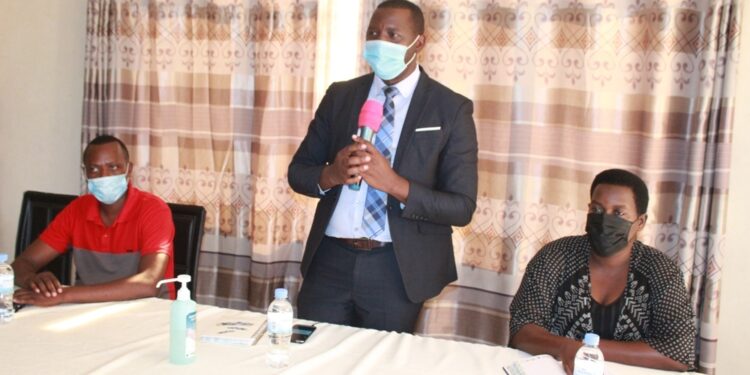 Amajyepfo : Abatuye mu Karere ka Kamonyi ntibumva impamvu bakuwe mu mijyi iri gutera imbere yunganira Kigali