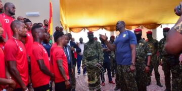 Colonel Mamadi Doumbouya Yihanije Ikipe Ya Guinea Mbere Yo Kwerekeza i Kigali
