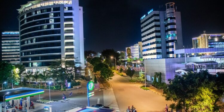 Kigali: Kwiyakira Mu Bukwe Byahagaritswe, Imodoka Rusange Zizajya Zitwara Abikingije COVID-19 Gusa