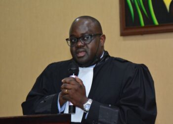Me Kavaruganda yashimiwe uburyo yateje imbere Urugaga rw’Abavoka yari ayoboye