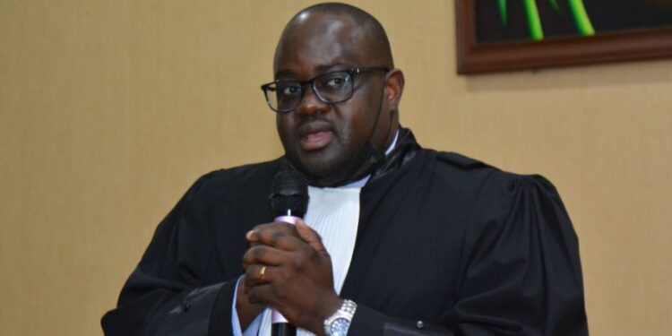 Me Kavaruganda yashimiwe uburyo yateje imbere Urugaga rw’Abavoka yari ayoboye