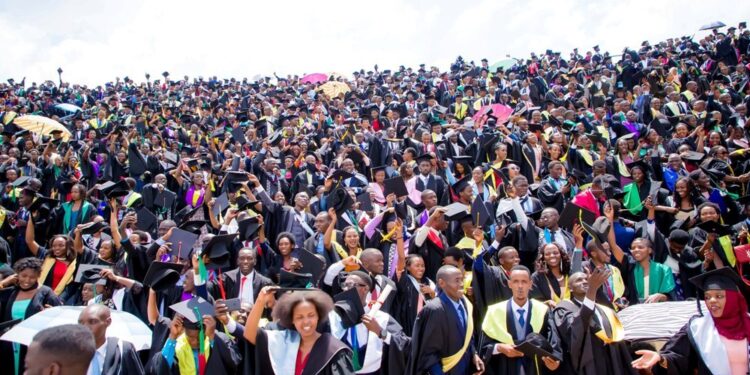 Impungenge ku barangiza kaminuza n’amashuri makuru mu Rwanda bafite ubumenyi ‘bucagase’
