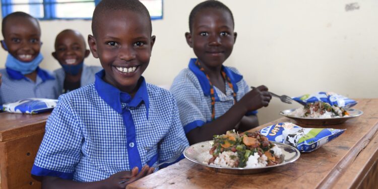 Minisiteri y’Uburezi yibukije ababyeyi akamaro ko gufatira ifunguro ku ishuri