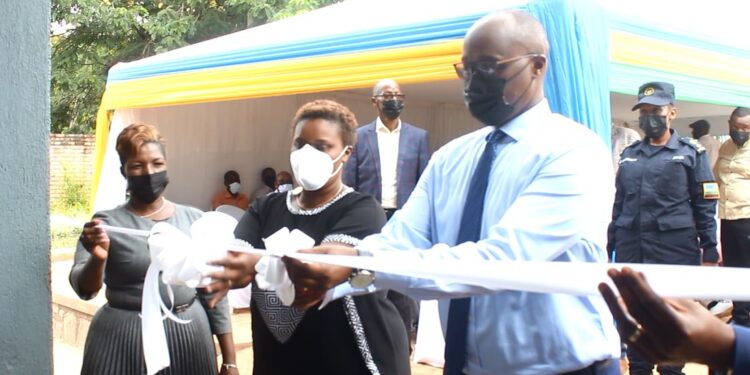 Kicukiro-Niboye: Hatashywe Ibiro by’Akagari ka Gatare kubatswe n’abaturage hanatangizwa iyubakwa ry’umuhanda wabo