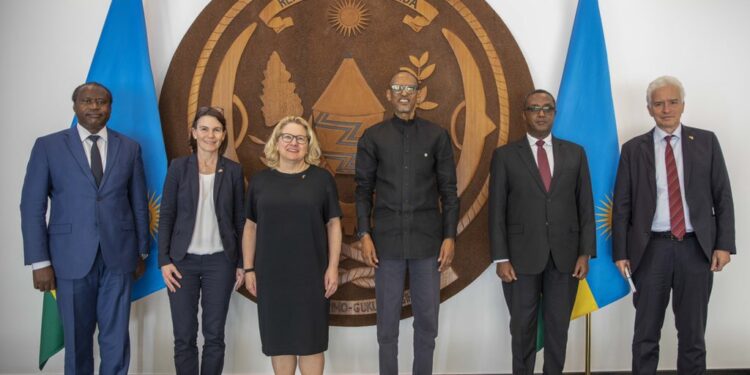 Perezida Kagame yakiriye mu biro bye Minisitiri w’ubukungu mu Budage