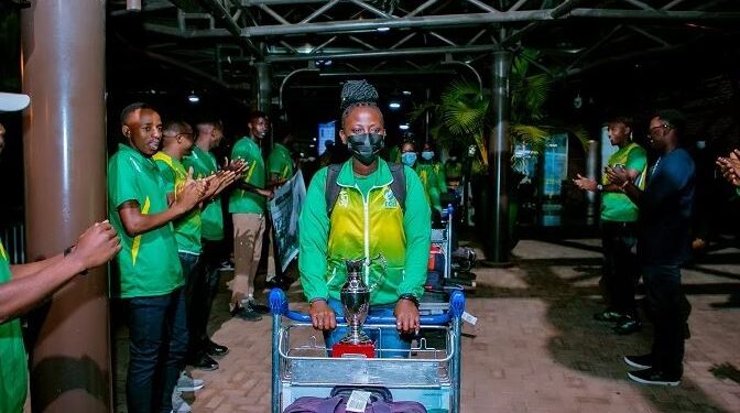 Ikipe y’Igihugu y’abagore ya Cricket yasesekaye i Kigali yakirwa gitwari
