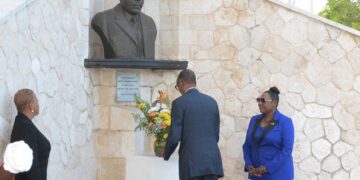 Perezida Kagame yageze muri Jamaica anasura urwibutso rw’Intwari
