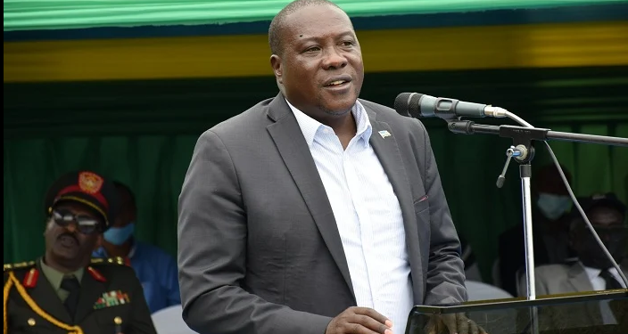 Min. Gatabazi yasabye ababaga mu mashyamba ya Congo kwirinda ko baba impamvu y’umutekano muke