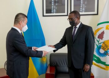 Minisitiri Biruta yakiriye Ambasaderi mushya w’u Bushinwa mu Rwanda