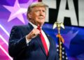Trump yaciye amarenga yo kongera kwiyamamaza mu 2024