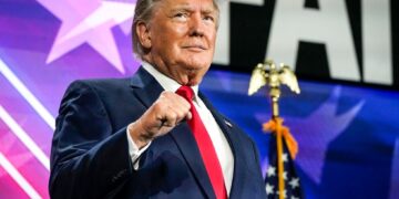 Trump yaciye amarenga yo kongera kwiyamamaza mu 2024