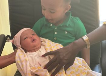 Perezida Kagame yungutse umwuzukuru ashimira Ange Kagame n’umugabo we bibarutse ubuheta