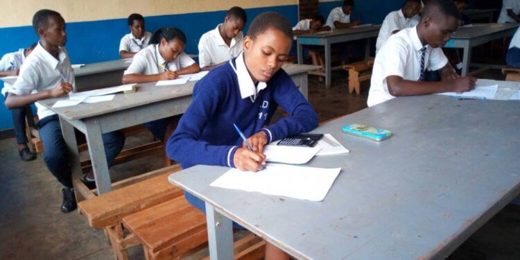 ITANGAZO RIHAMAGARIRA ABABYEYI GUKOMEZA KWANDIKISHA ABANA MURI COLLEGE DOCTRINA VITAE