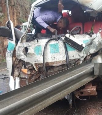 Shyorongi impanuka ihitanye uwari utwaye minibus abandi 15 barakomereka