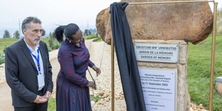 Madamu Jeannette Kagame yasabye urubyiruko kwirinda ko Jenoside yakorewe Abatutsi yazongera ukundi.
